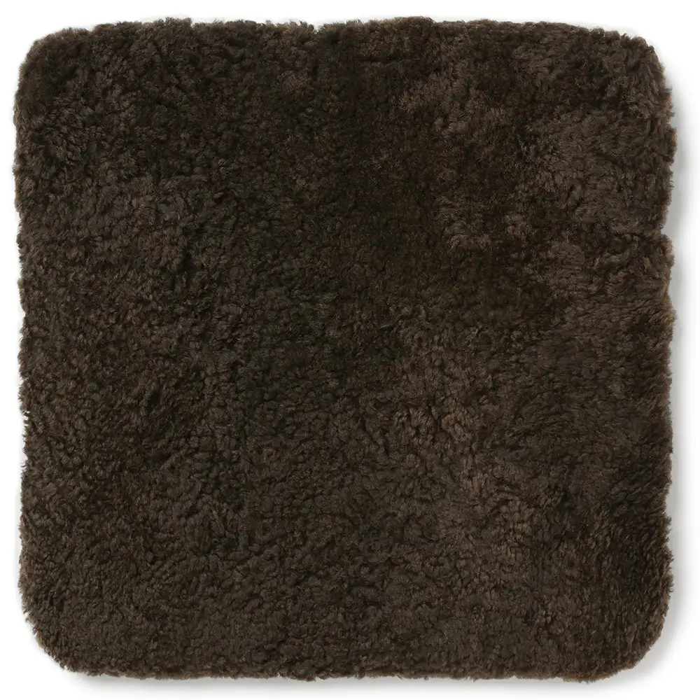 Skinnwille Curly istuintyyny lampaannahasta 40×40 cm Charcoal Brown